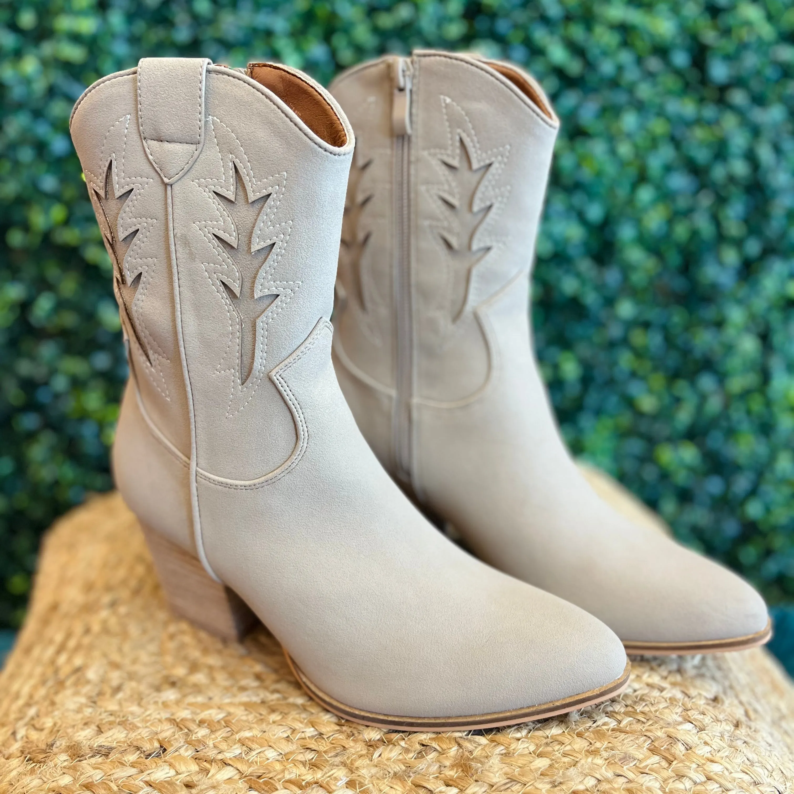 Desert Sands Western Cowboy Cutout Bootie