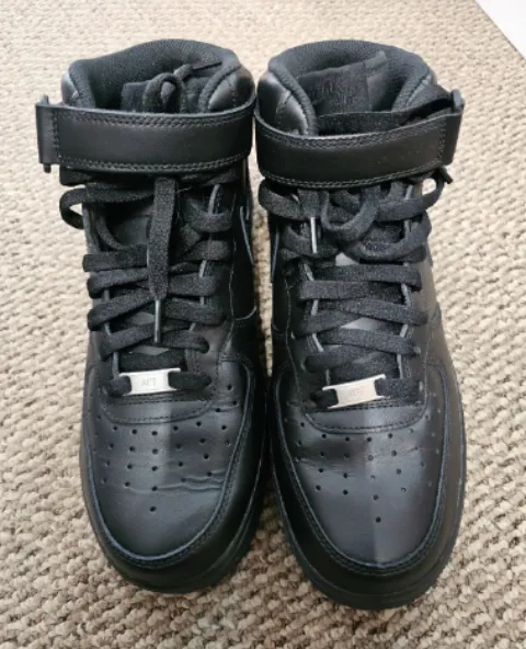 Nike mens Air Force 1 High '07 size 9