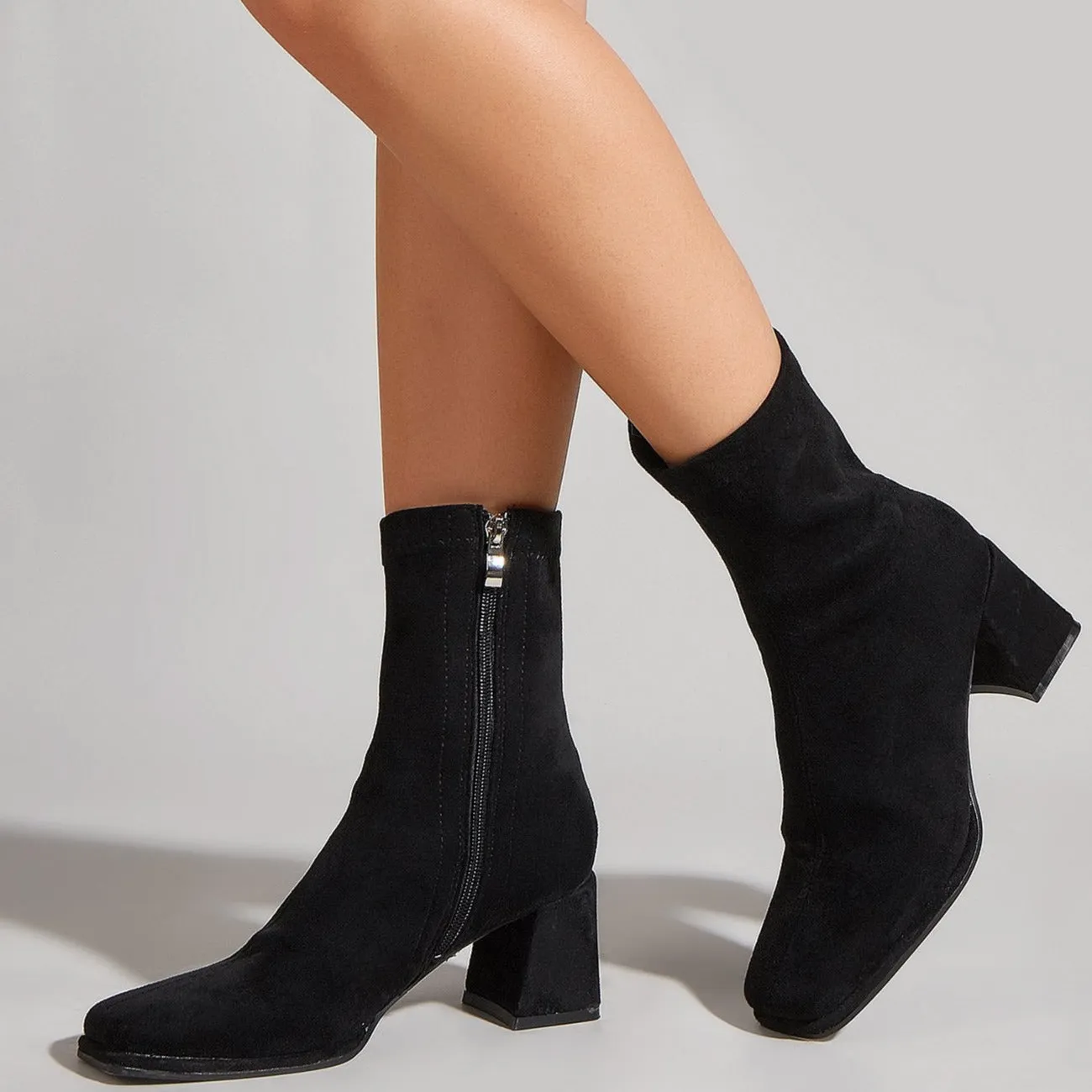 Retro Front Lace-up Square Heel Boots