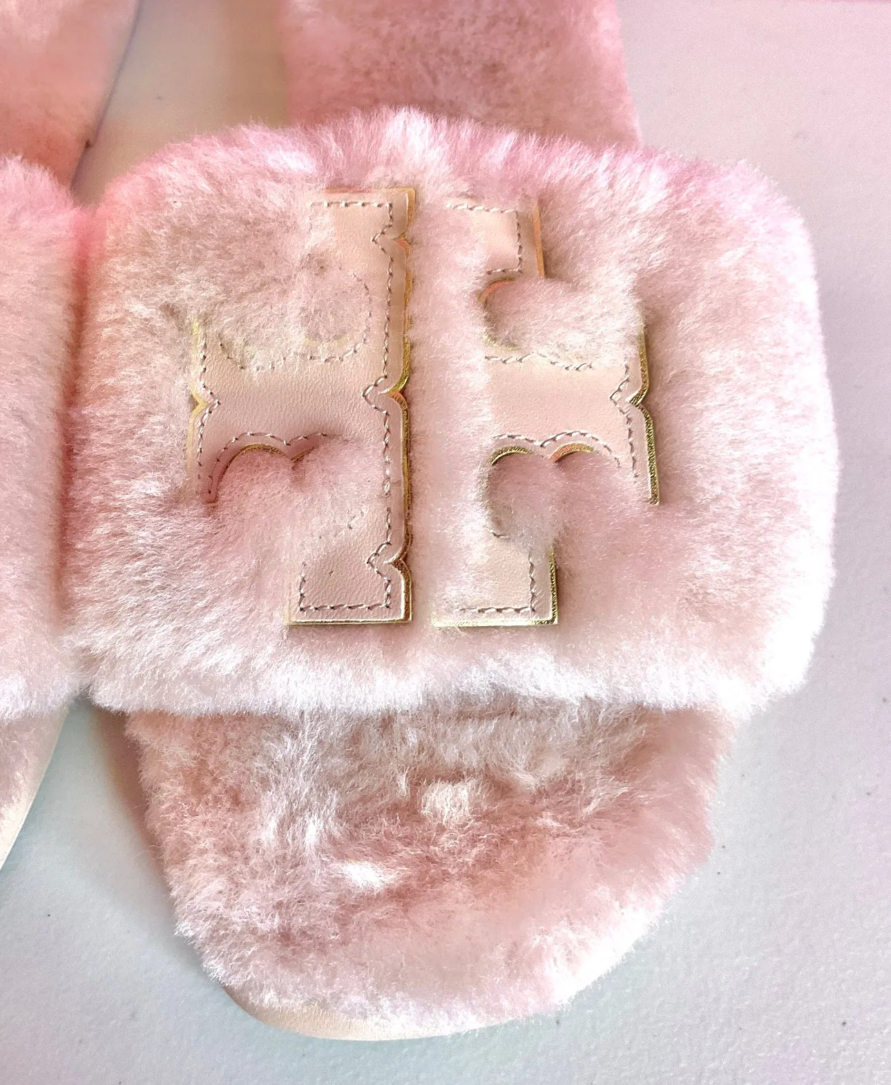 TORY BURCH DOUBLE T SHEARLING SLIDES - 10